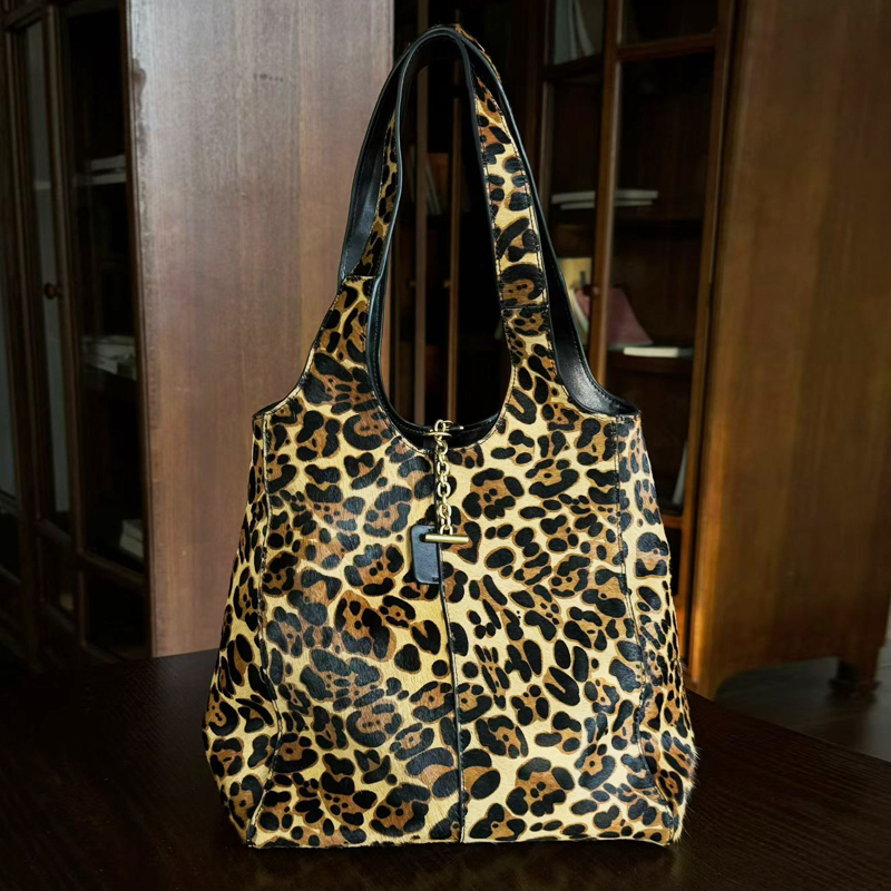 Luxury Bags Of 2026 - Skórzane torebki typu bucket bag dla