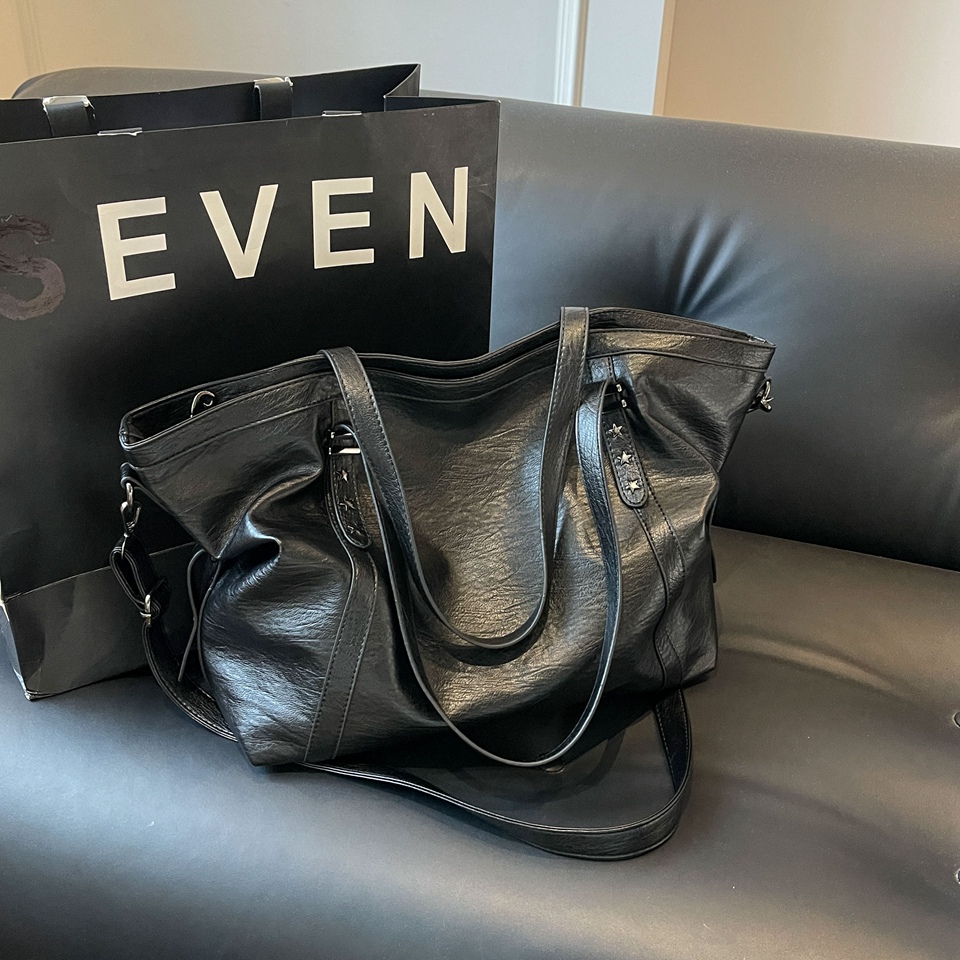 Duże czarne torby crossbody na – Luxury Bags Of 2026 recenzja i cena