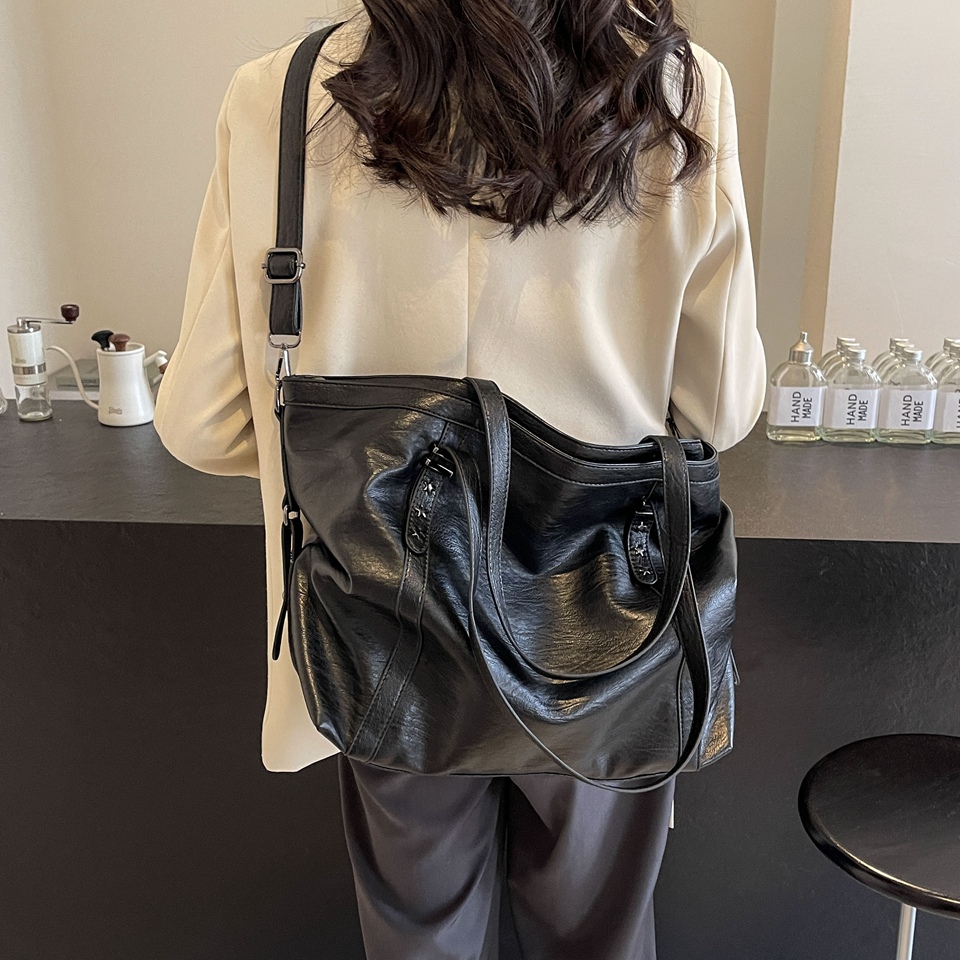 Duże czarne torby crossbody na – Luxury Bags Of 2026 recenzja i cena