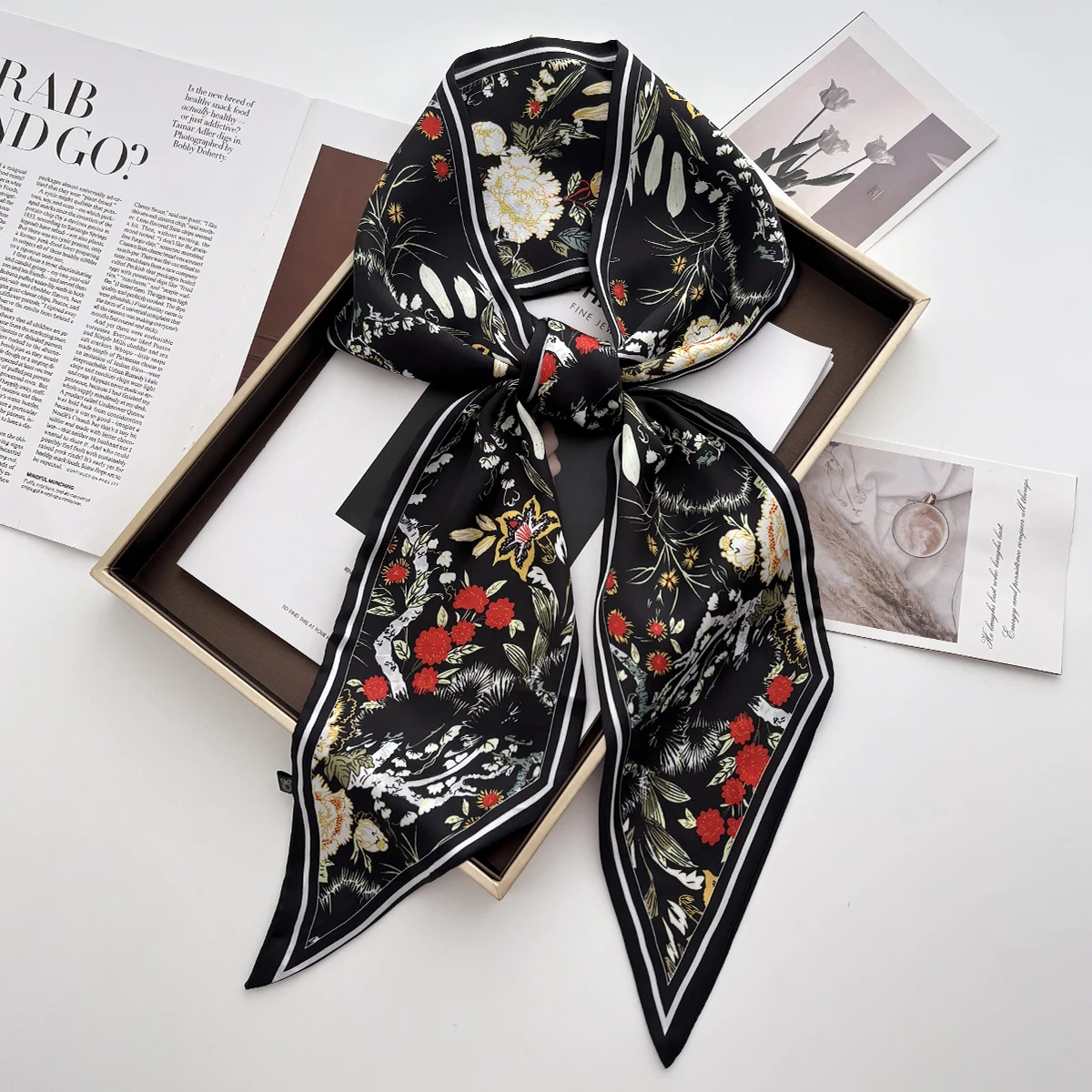 Luksusowa Apaszka z Nadrukiem  – Luxury Bags Casual recenzja i cena