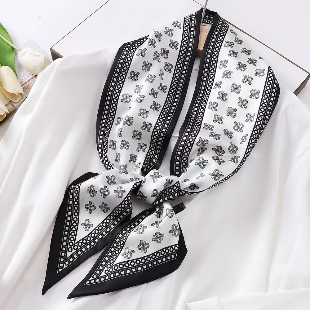 Luksusowa jedwabna apaszka dam – Luxury Bags Casual recenzja i cena