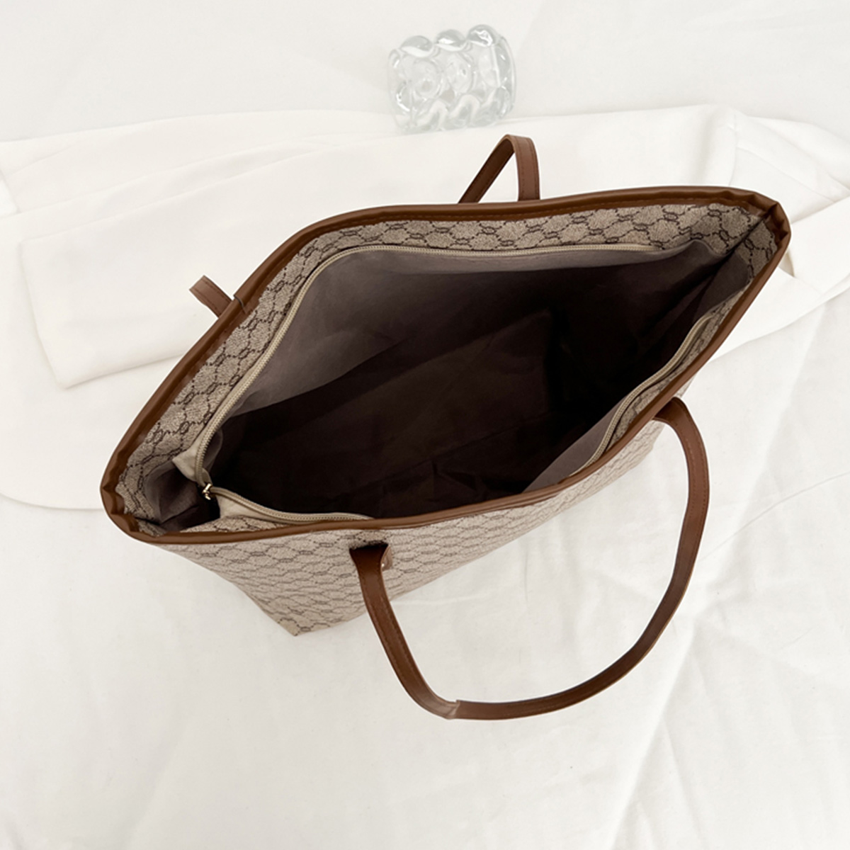 Luksusowa torebka damska w sty – Tote Bag Leather Monogram recenzja i cena