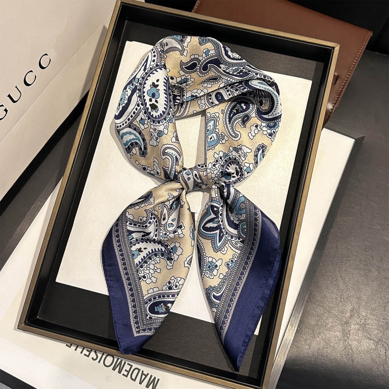 Luksusowa satynowa kwadratowa  – Luxury Bags And Accessories recenzja i cena