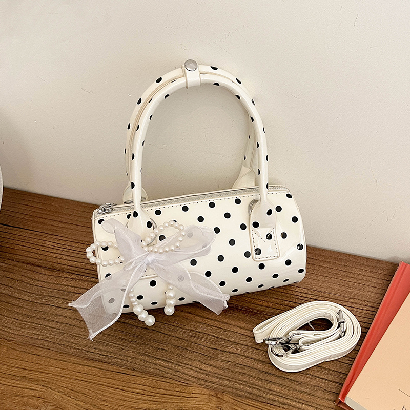 Koreańska mini torebka w kropk – Top Handle Patent Bag recenzja i cena