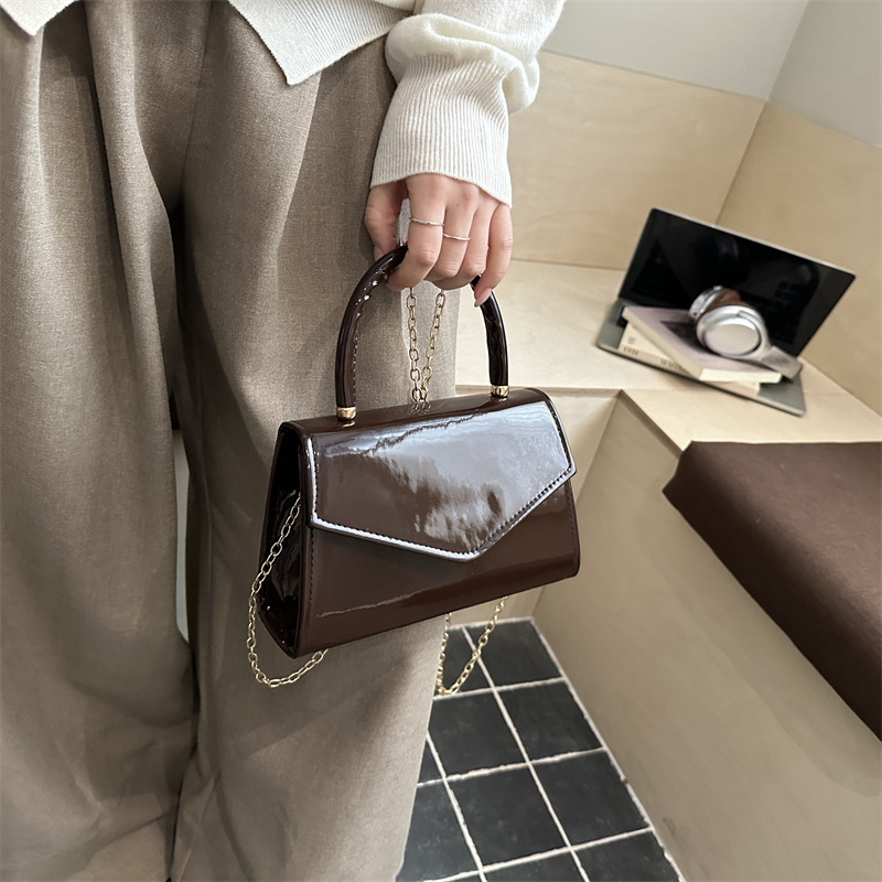 Damska mini torebka z lakierow – Top Handle Patent Bag recenzja i cena