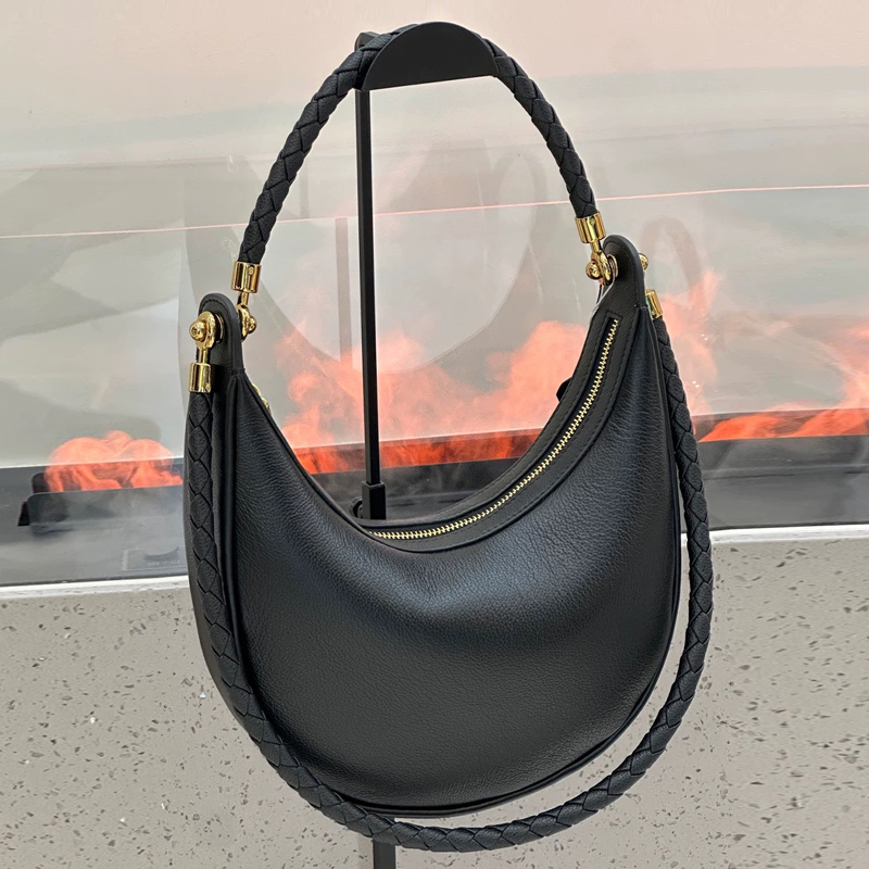 Klasyczne okrągłe, smukłe tore – Luxury Bags Of 2026 recenzja i cena