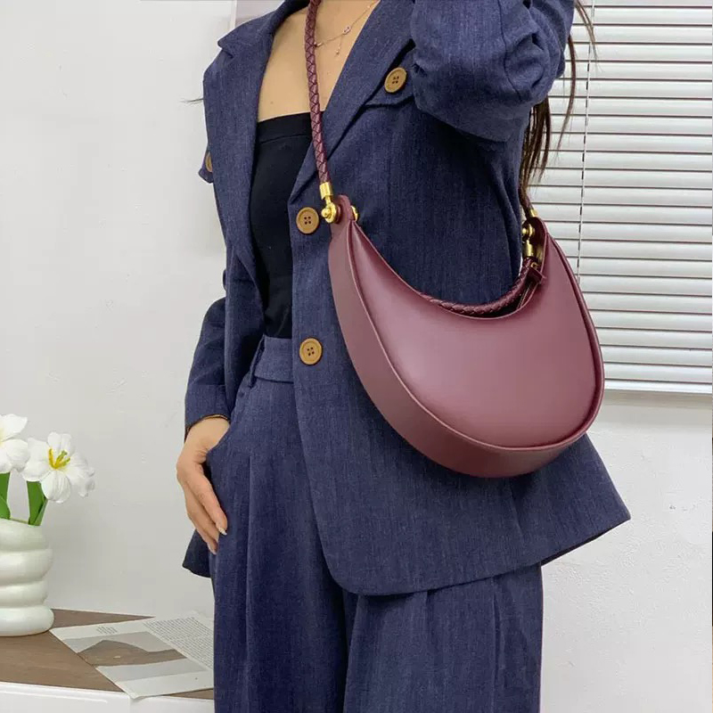Klasyczne okrągłe, smukłe tore – Luxury Bags Of 2026 recenzja i cena